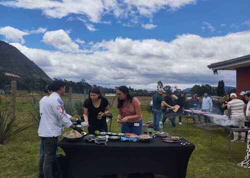 Imagen de MasterChef y dinámicas smart teambuilding en sede campestre del norte de Bogotá para STIBO SYSTEMS. ¡Diseñamos maravillosas experiencias para eventos fin de año 2025!!